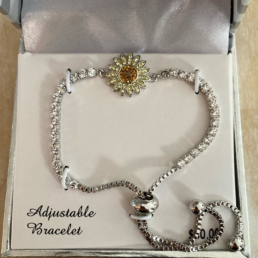 New adjustable sparkly flower bracelet